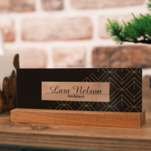 3 MM PLEKSİ İSİMLİK + AHŞAP ALTLIK